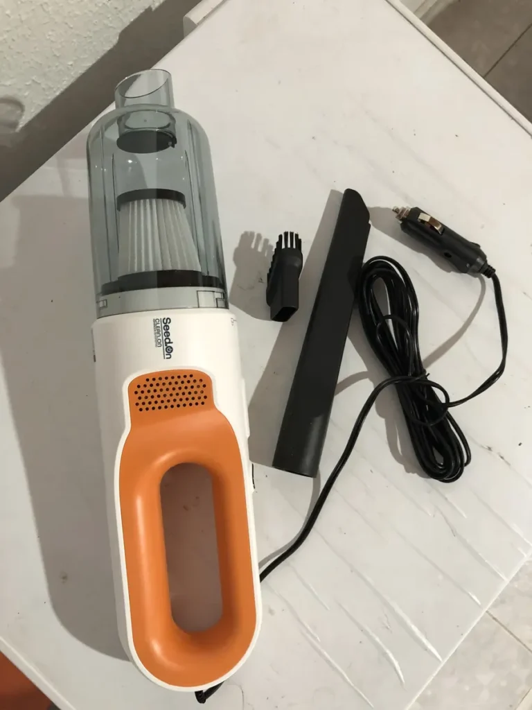 Aspirador de Pó Automotivo 180W Seed.On com acessórios, cabo 12V e bicos para limpeza interna do carro